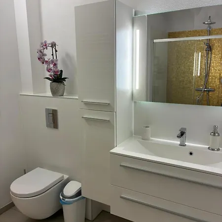 شقة Seewohnung Mit Badeplatz تيغرنسي